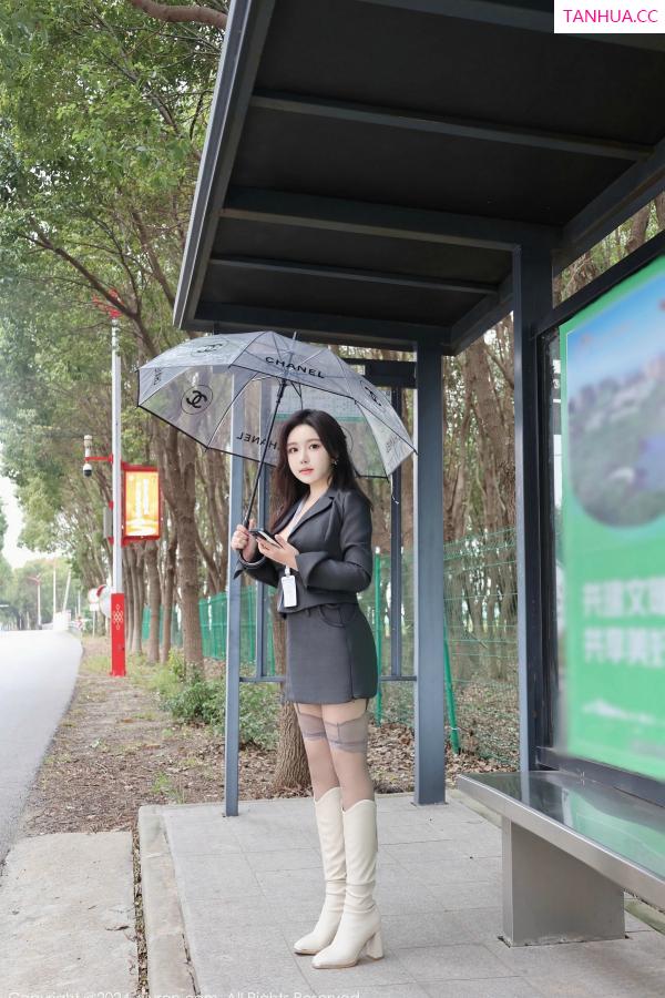   [XiuRen]高清写真图 2024.12.13 No.9595 小薯条nienie 丝袜美腿第28张图片